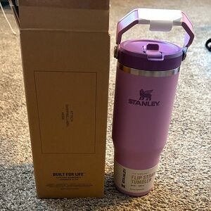 Stanley 30 oz IceFlow Flip Straw Tumbler in lilac